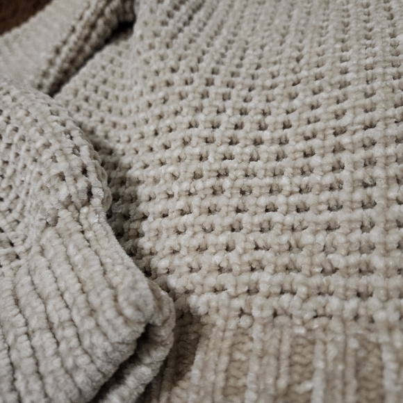 H&M chunky knit turtleneck - Picture 3 of 3